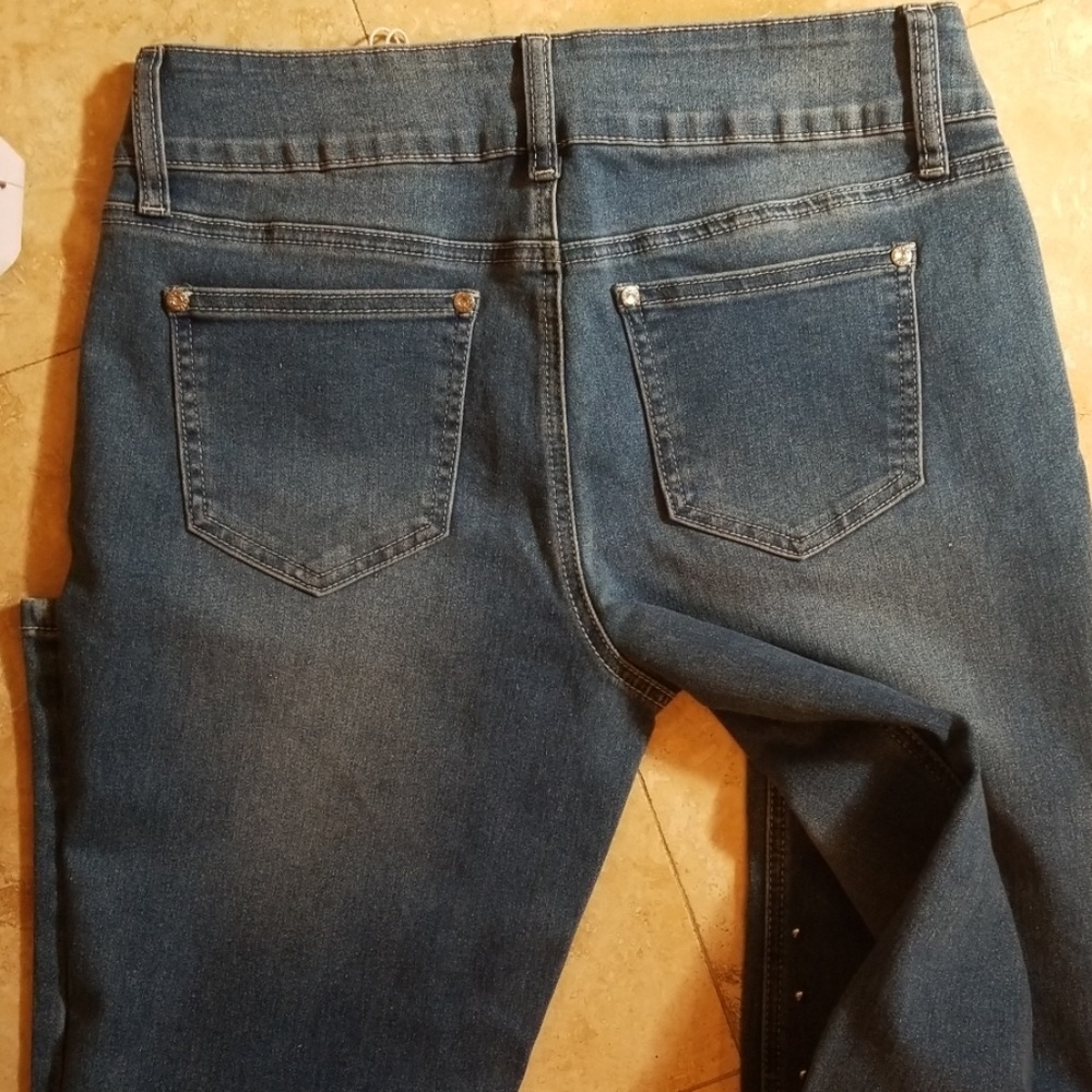 Pearl form fitting blue Jean's - Picture 8 of 8